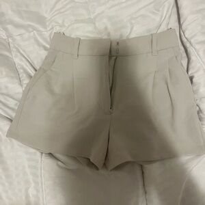 Women's Aritzia Cream Shorts